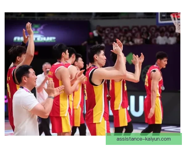 中国男篮力克强敌晋级亚洲杯四强创历史新篇展现团队顽强拼搏精神